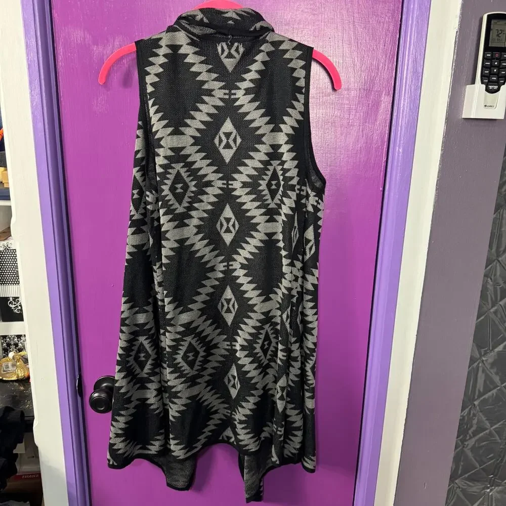 Charming Charlie Black Gray Aztec Print Open Front Vest Cardigan Sleeveless M
